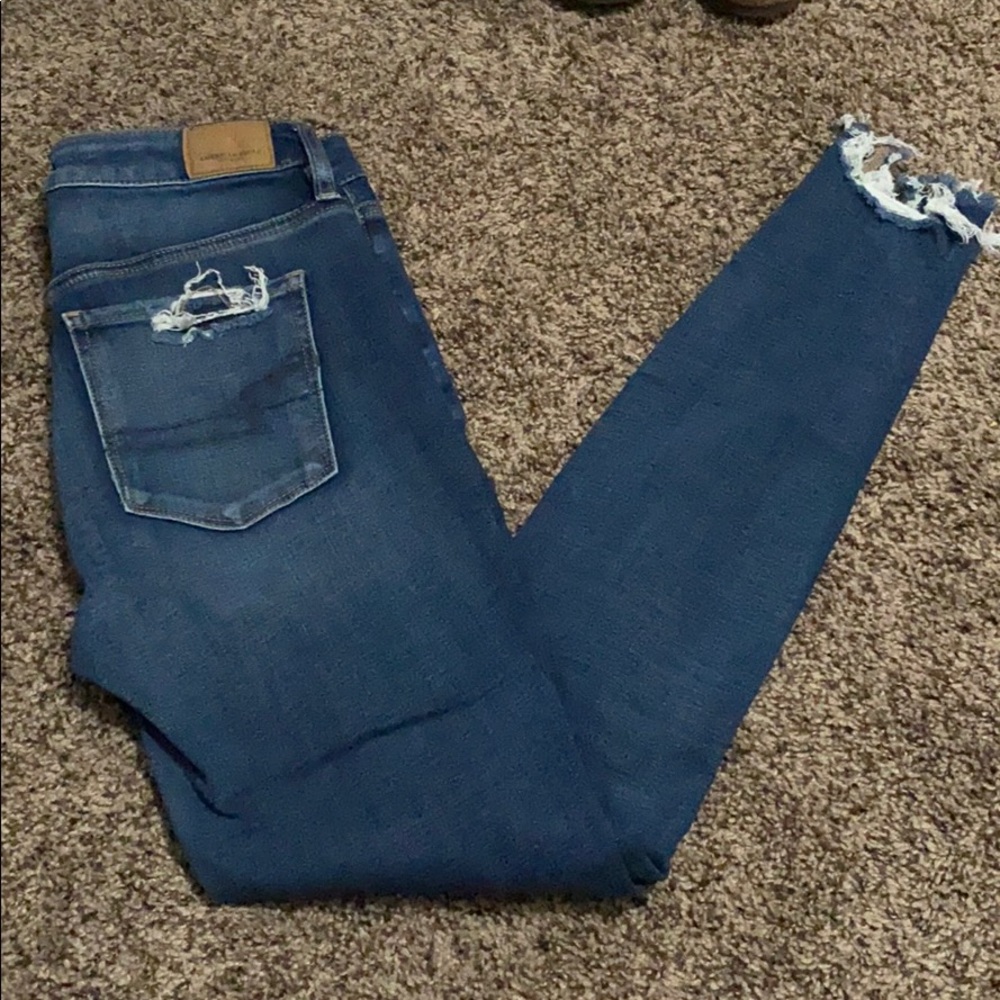 Jeans with holes
